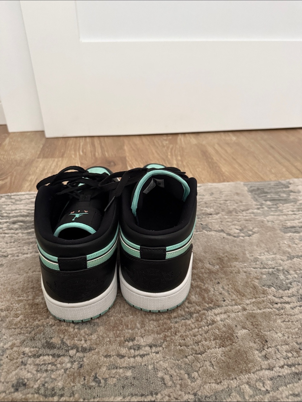 Jordan Low-Top Sneakers in Mint Teal, Coral & Black - Picture 4 of 5